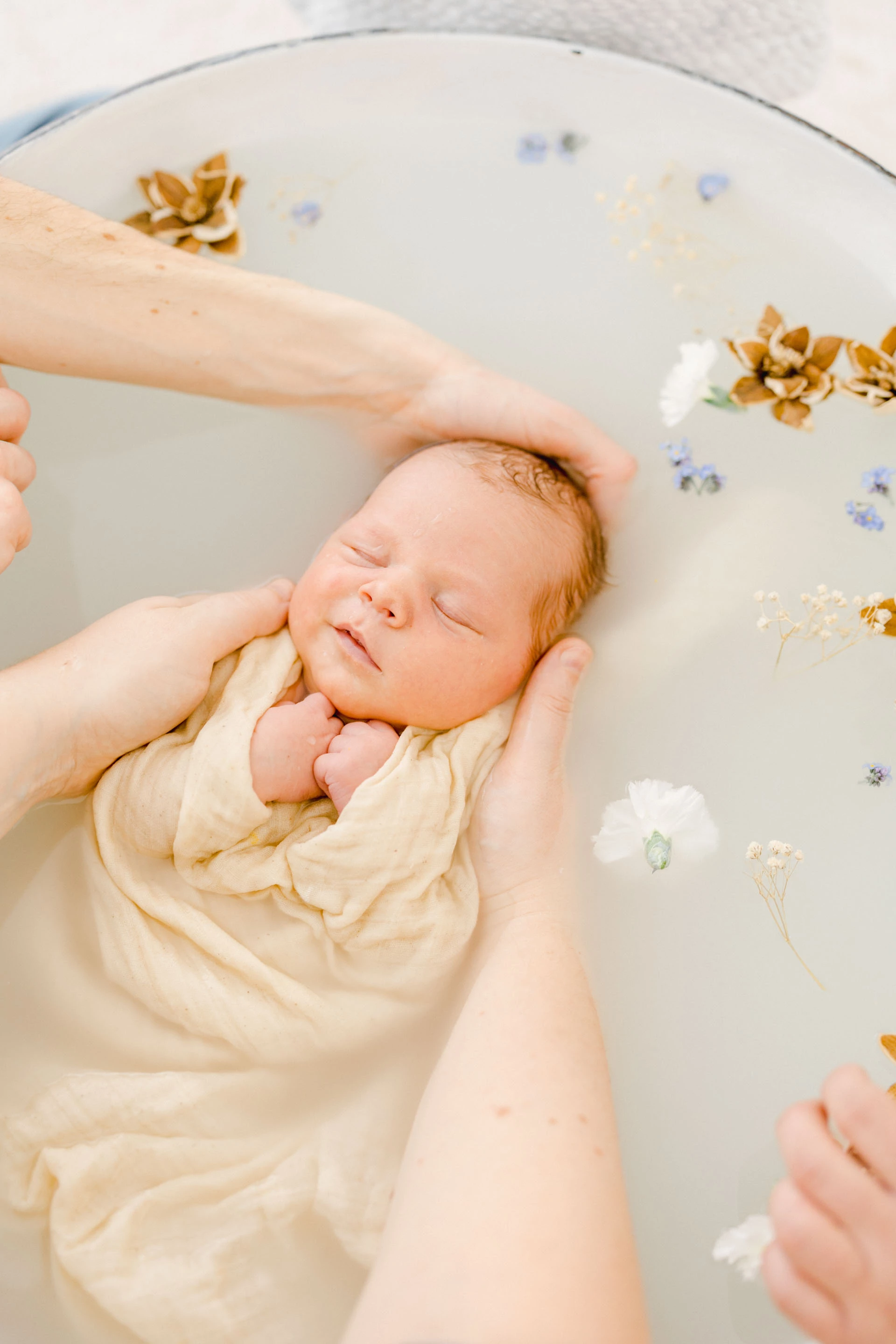 enfant marron orange gris rose